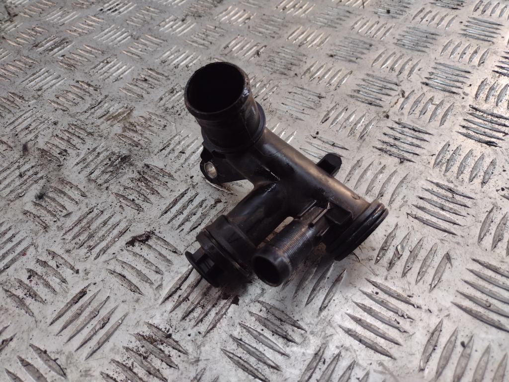 Тройник системы охлаждения