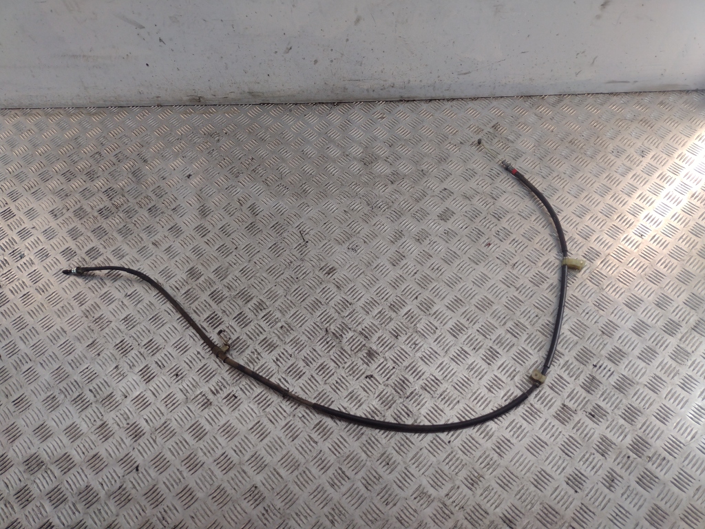 Трос стояночного тормоза правый