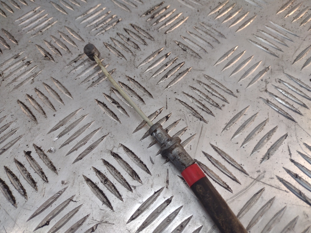 Трос стояночного тормоза правый