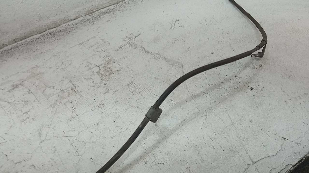 Трос стояночного тормоза правый