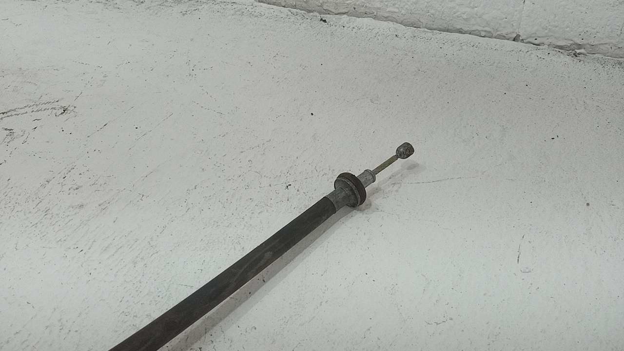 Трос стояночного тормоза правый