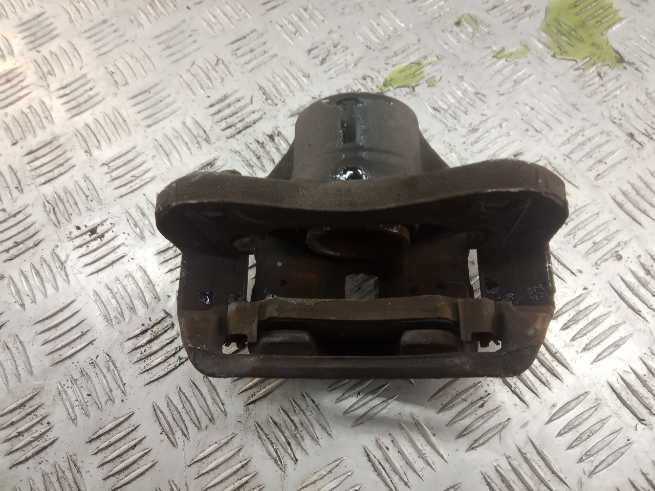 Суппорт передний правый