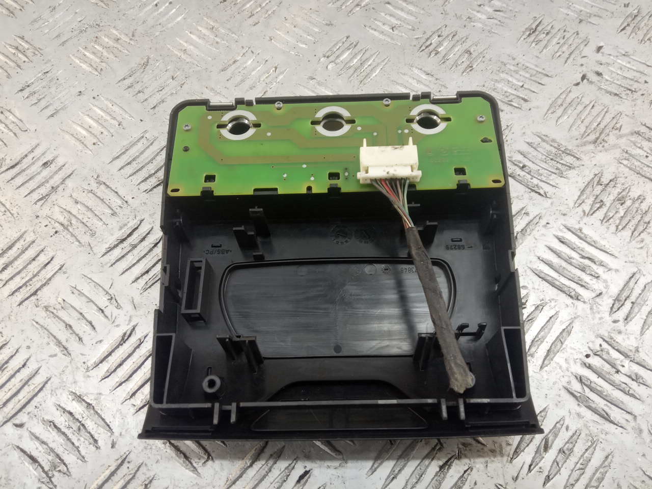 Плафон салонный