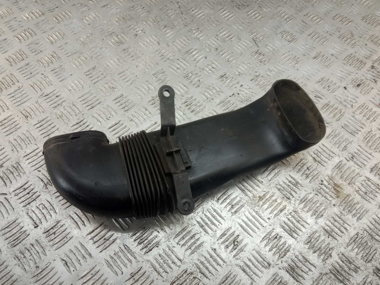 Патрубок воздушного фильтра