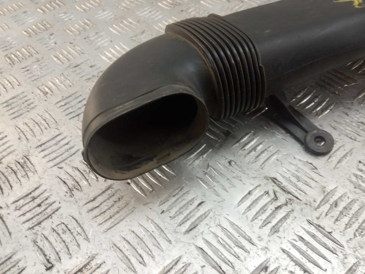 Патрубок воздушного фильтра