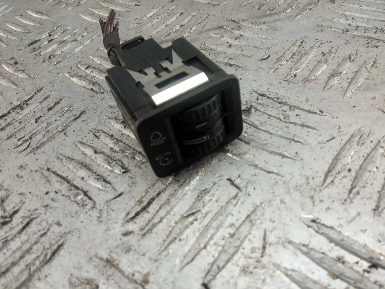 Кнопка корректора фар