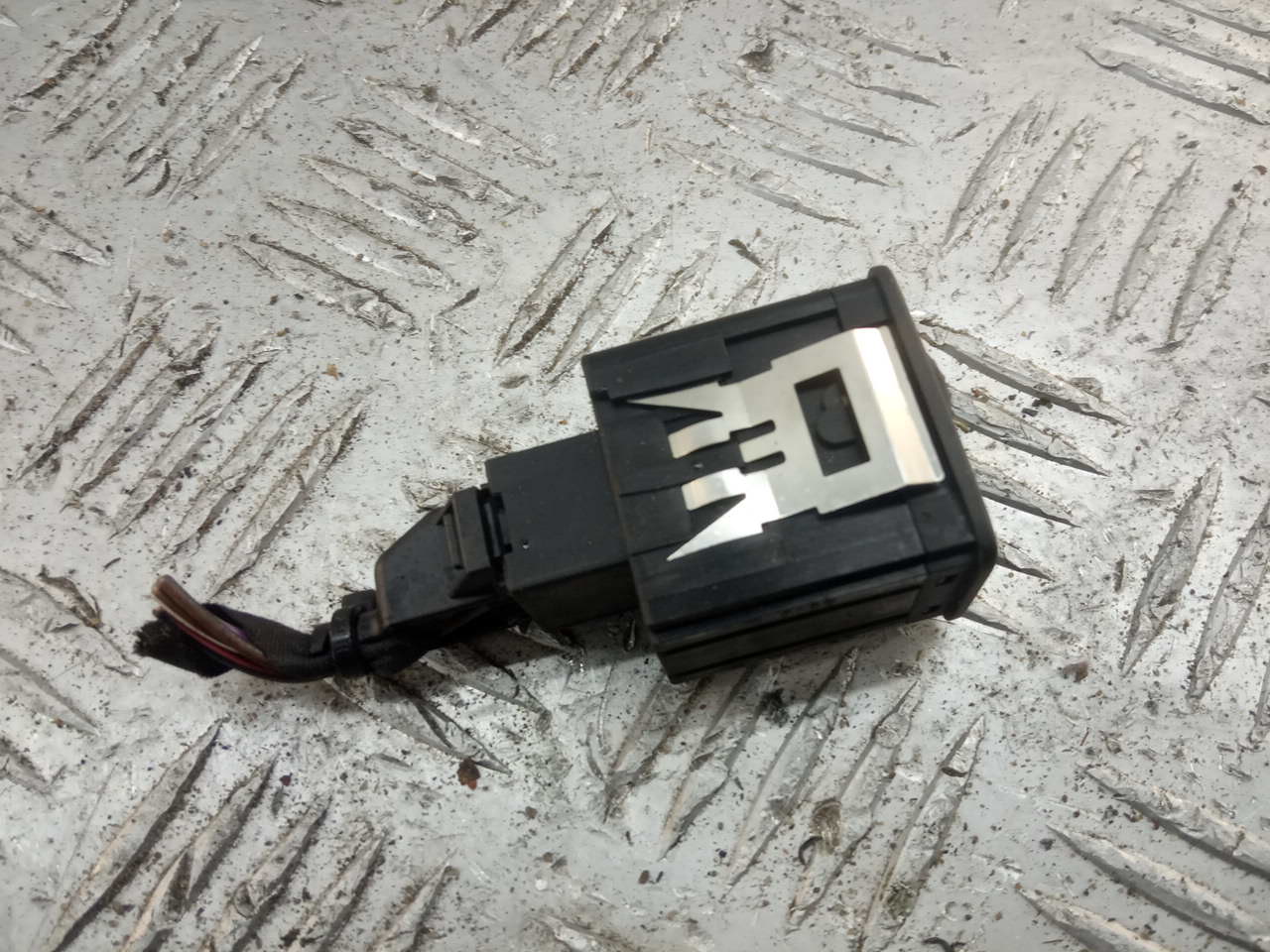 Кнопка корректора фар