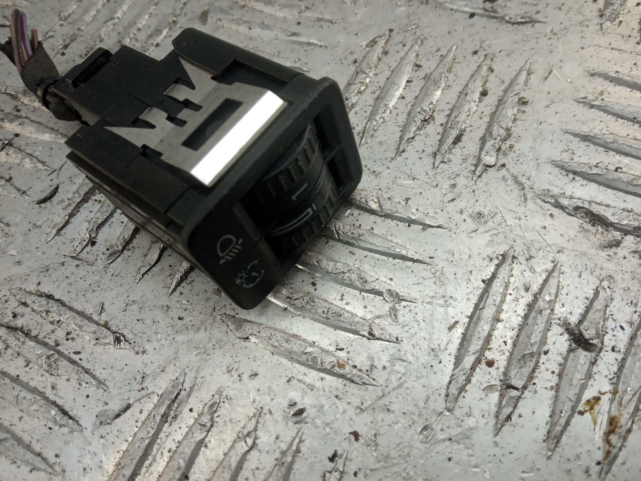 Кнопка корректора фар