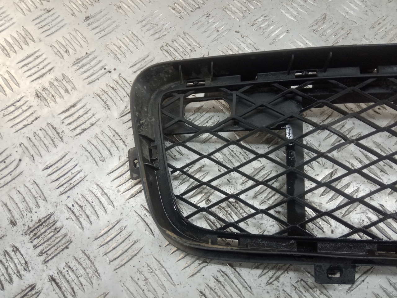 Решетка в бампер центральная