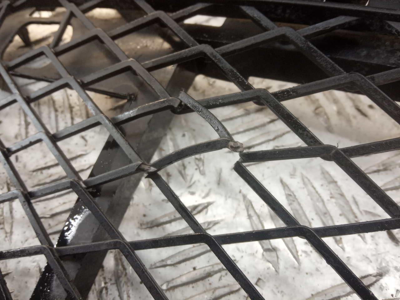 Решетка в бампер центральная