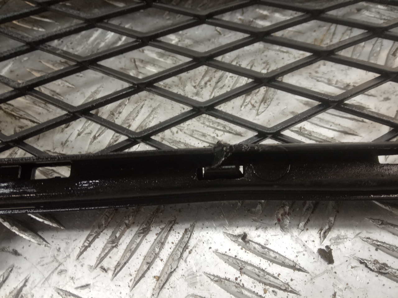 Решетка в бампер центральная