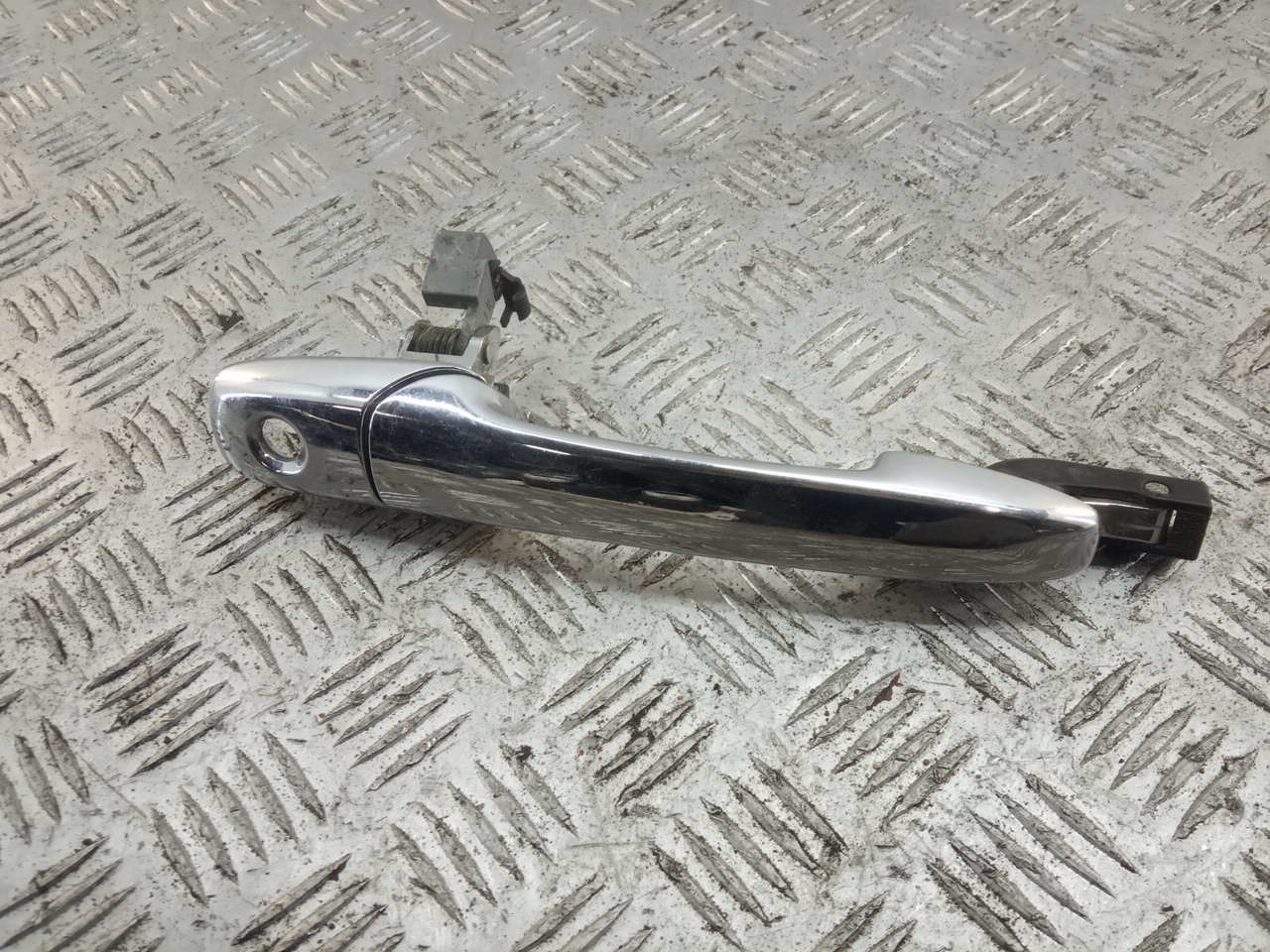 Ручка двери передней наружная правая