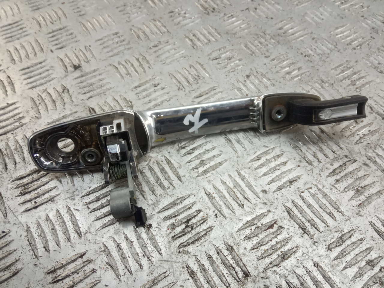 Ручка двери передней наружная правая