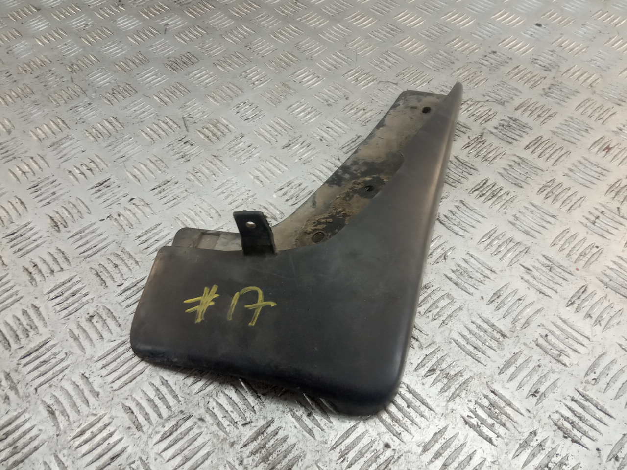 Брызговик задний правый