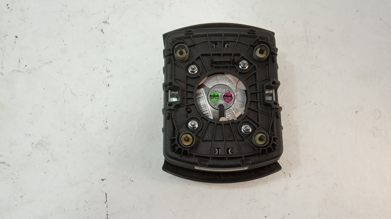 Подушка безопасности в рулевое колесо