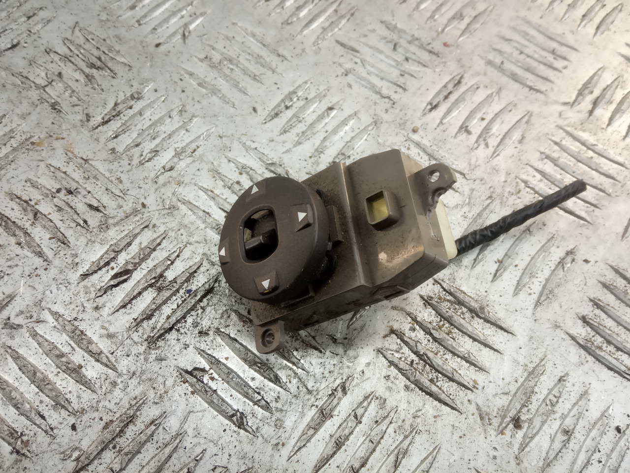 Переключатель регулировки зеркал