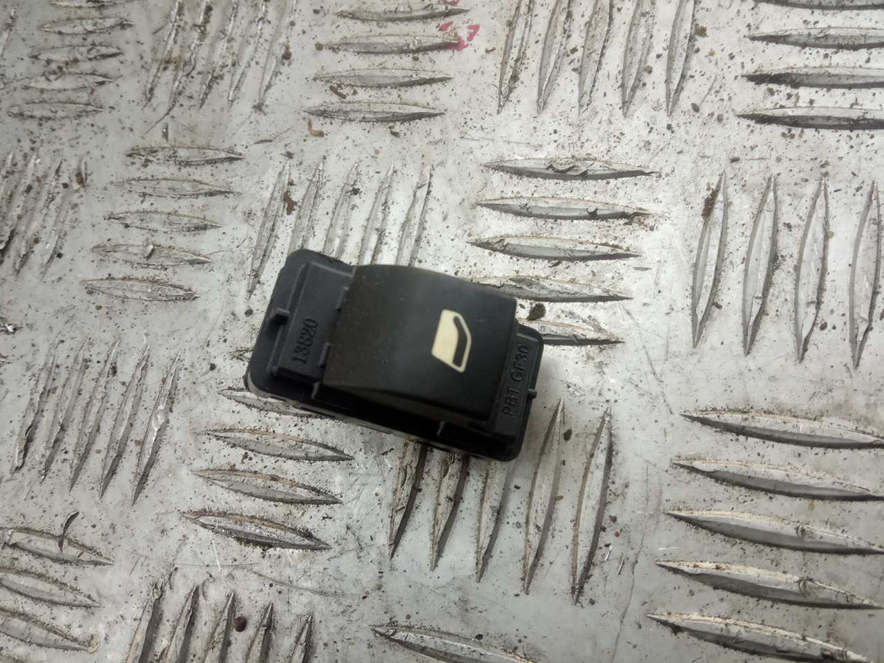 Кнопка стеклоподъемника