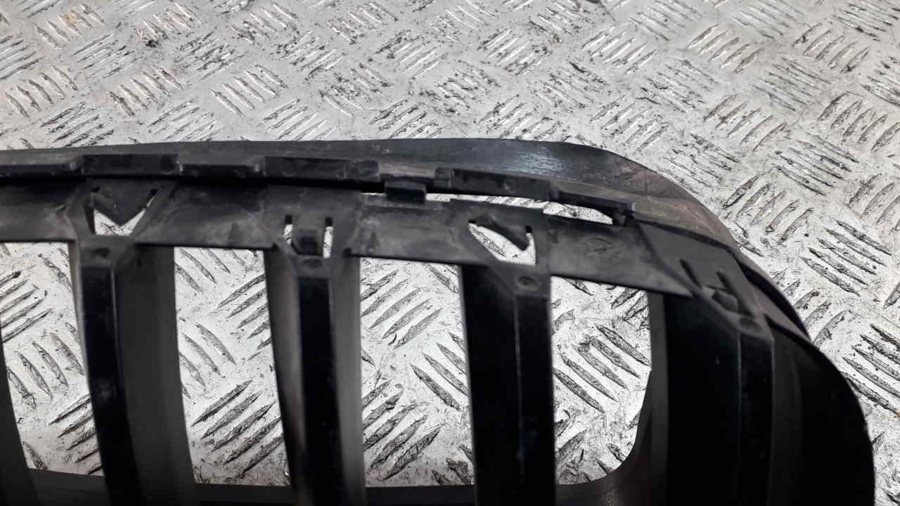 Решетка радиатора правая