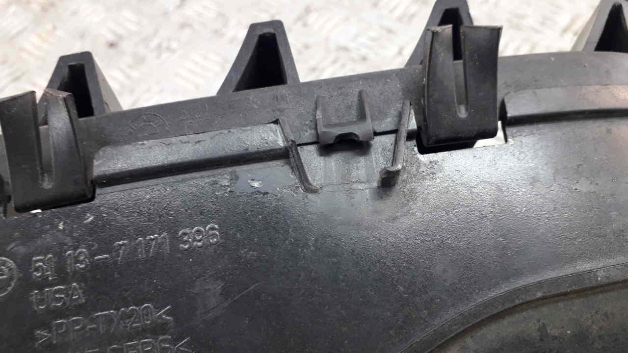 Решетка радиатора правая