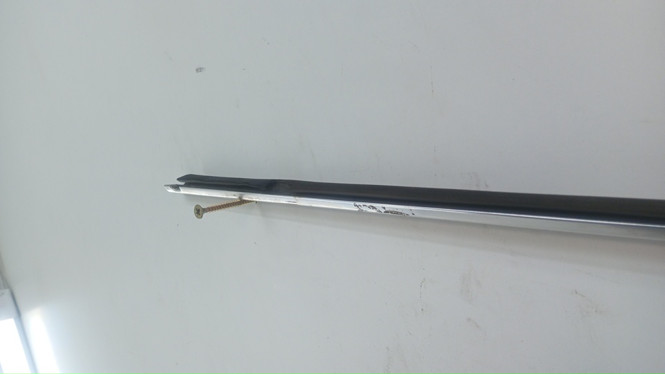 Накладка стекла переднего левого