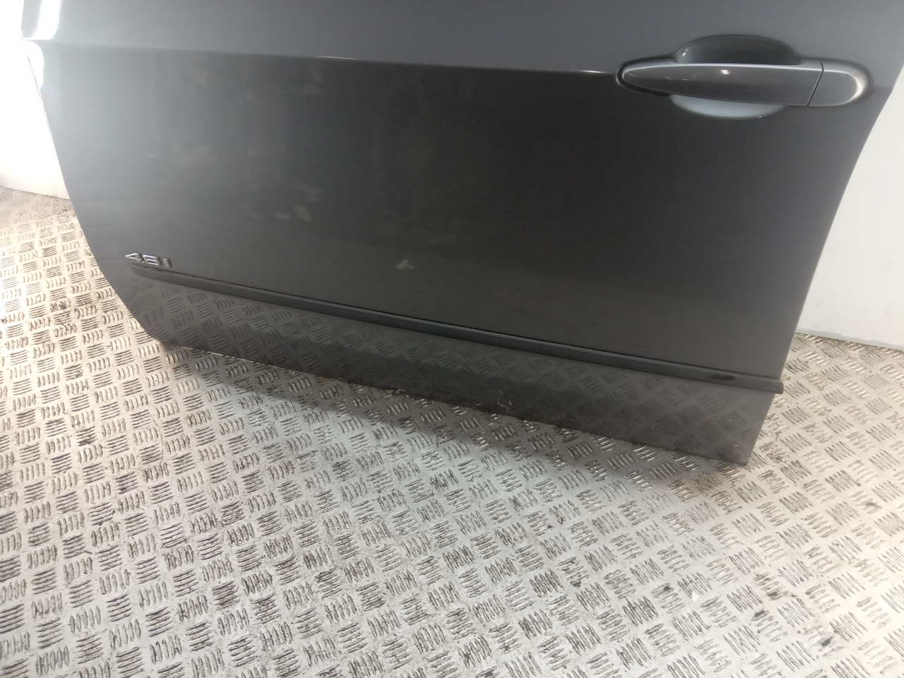 Молдинг передней левой двери