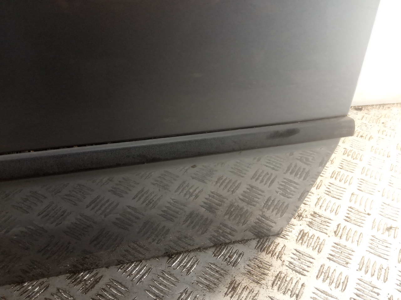 Молдинг передней левой двери