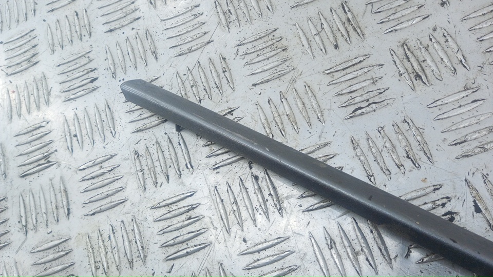 Молдинг передней правой двери