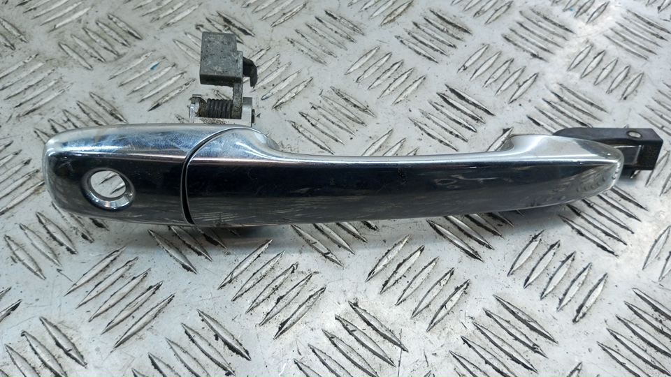 Ручка двери передней наружная правая