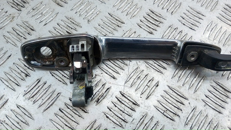 Ручка двери передней наружная правая