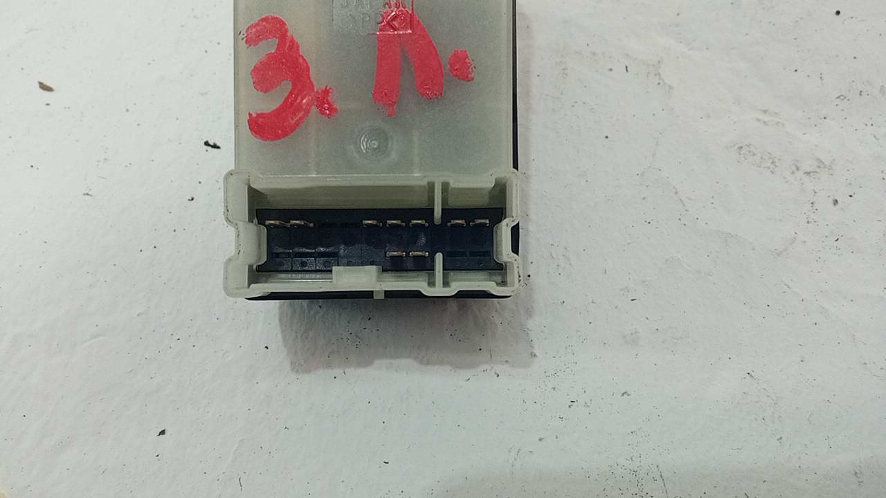 Кнопка стеклоподъемника