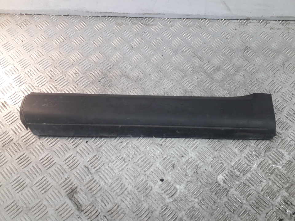 Накладка двери задней левой