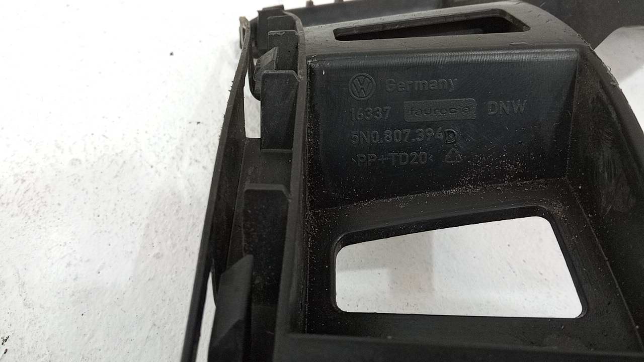 Кронштейн заднего бампера правый