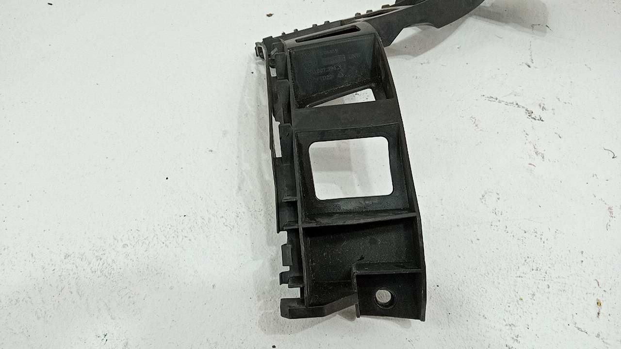 Кронштейн заднего бампера правый