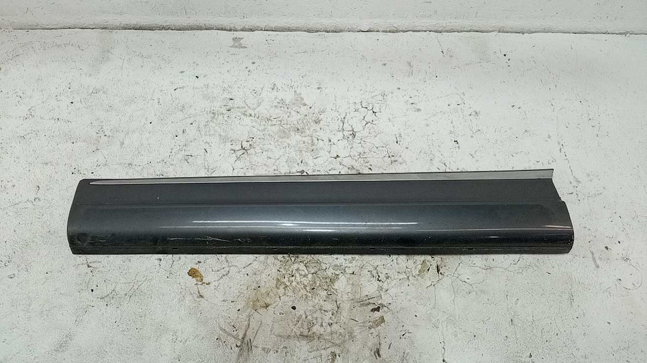 Накладка двери передней левой