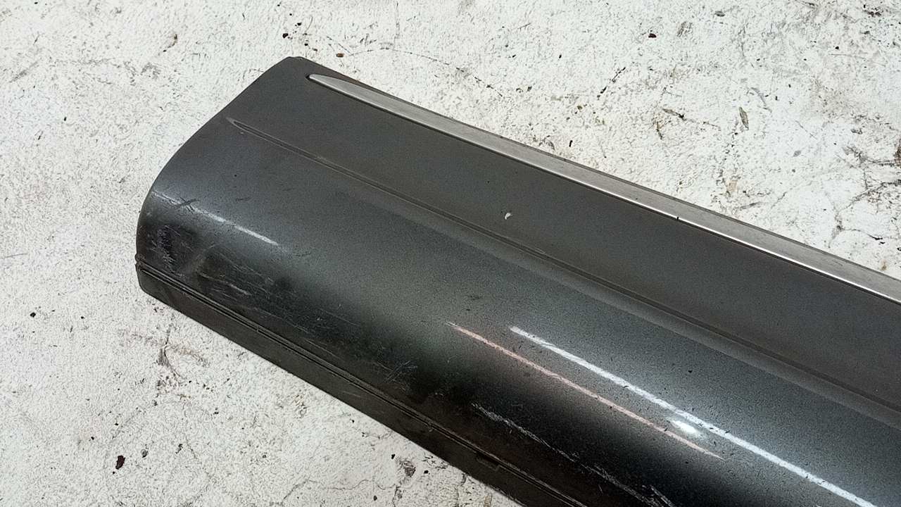 Накладка двери передней левой