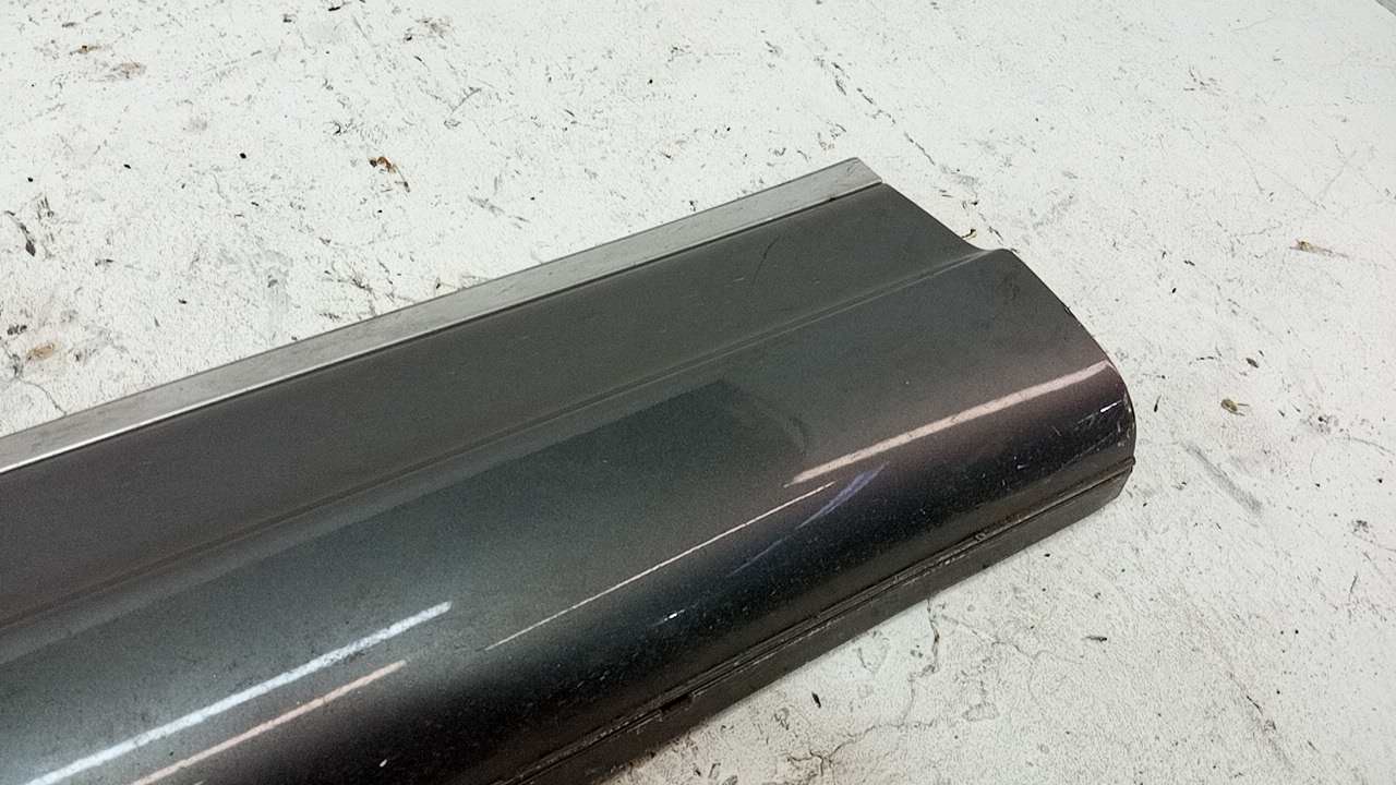 Накладка двери передней левой