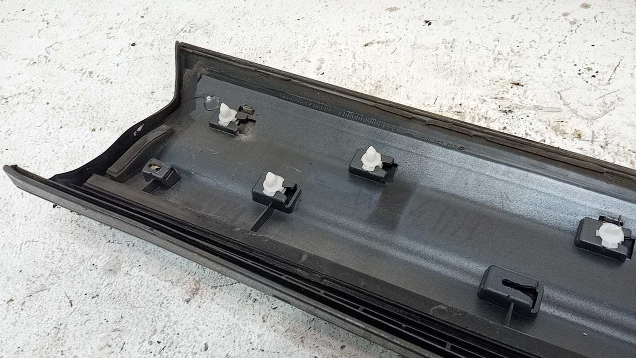 Накладка двери передней левой