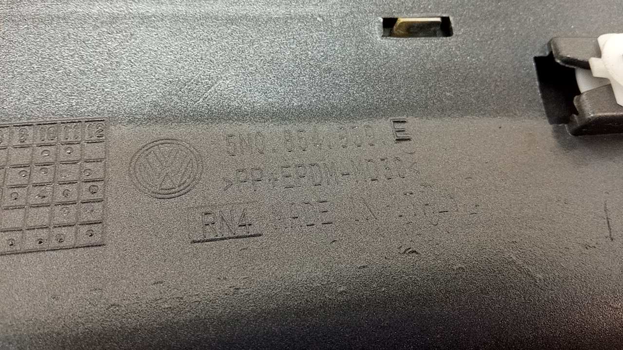 Накладка двери передней левой