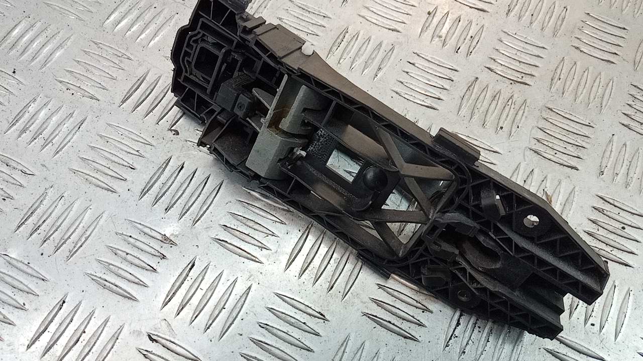 Ручка двери задней наружная левая