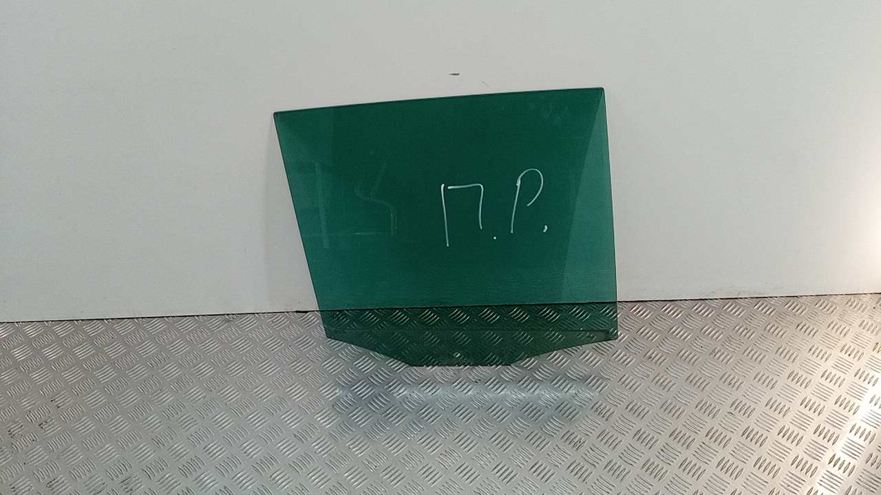 Стекло двери задней правой