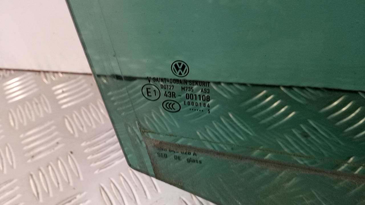 Стекло двери задней правой