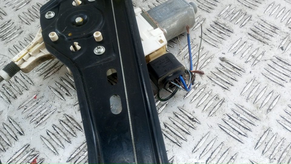 Стеклоподъемник электр. передний левый