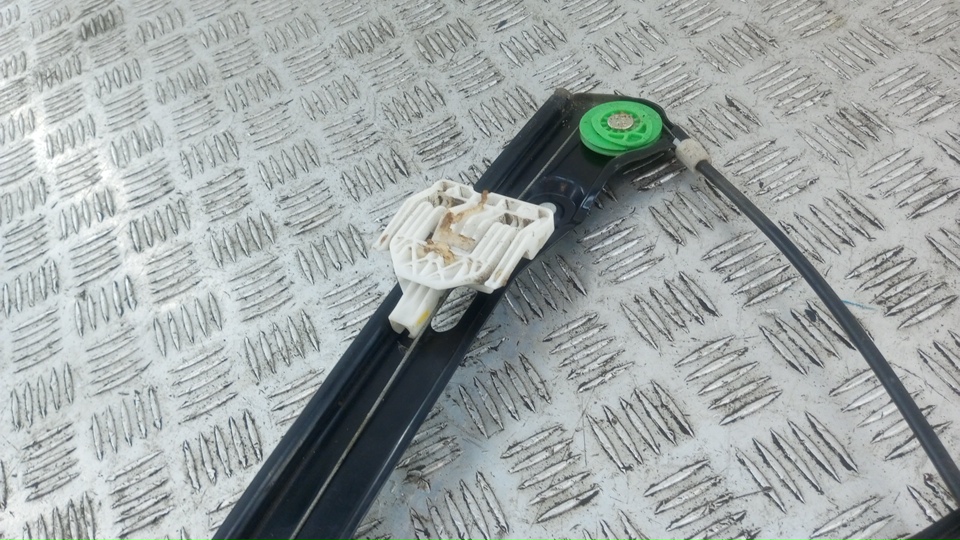 Стеклоподъемник электр. передний левый