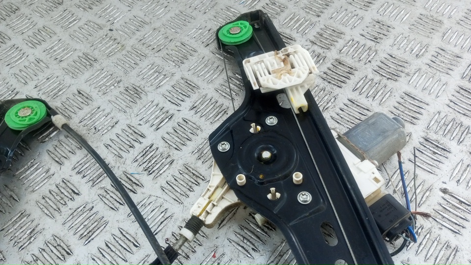 Стеклоподъемник электр. передний левый