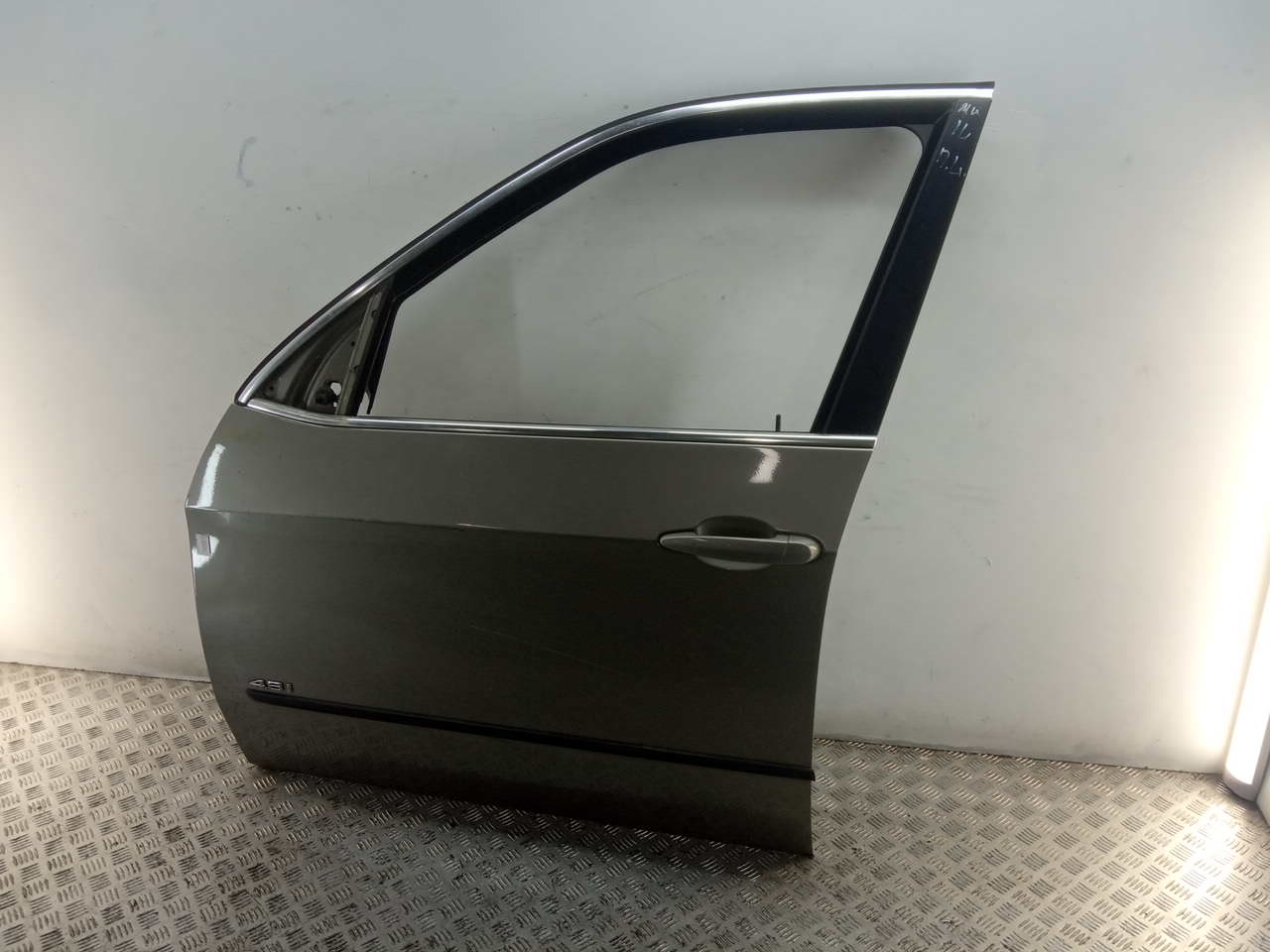 Молдинг передней левой двери