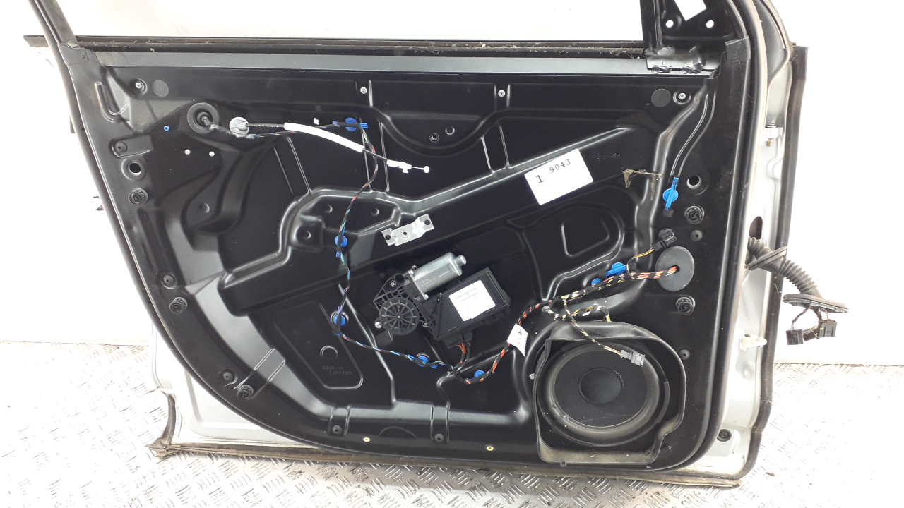 Дверь передняя левая