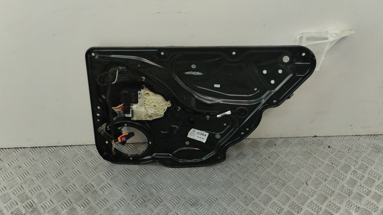 Стеклоподъемник электр. задний правый