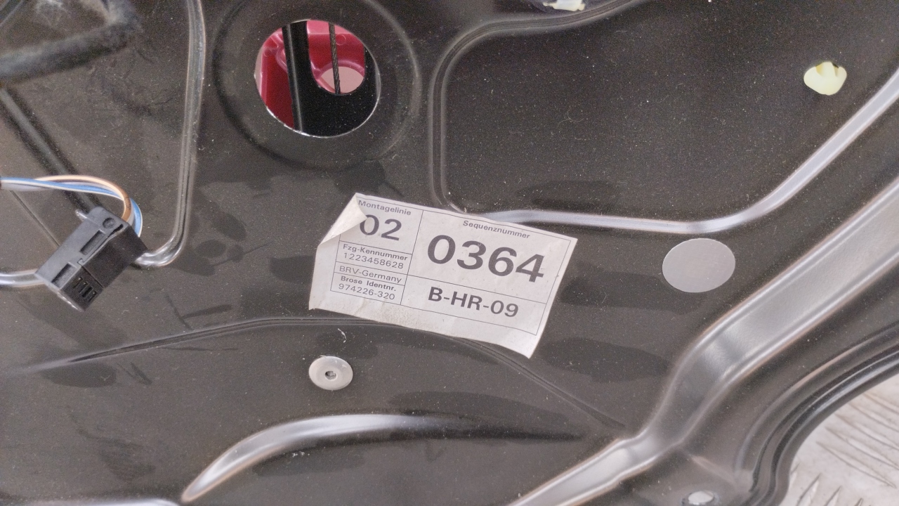 Стеклоподъемник электр. задний правый