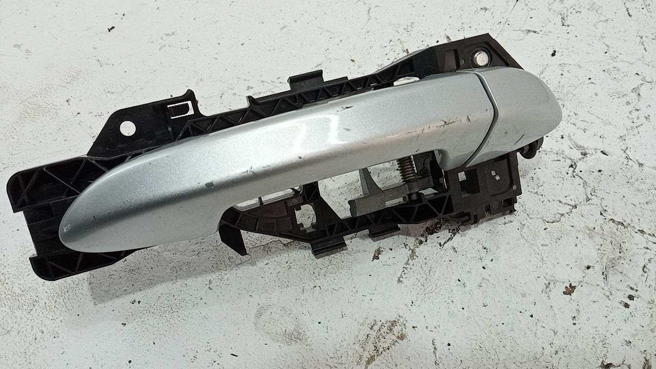 Ручка двери передней наружная правая