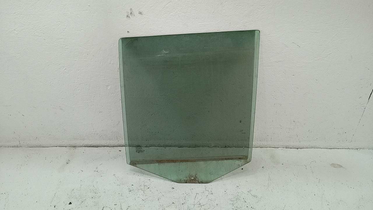 Стекло двери задней левой